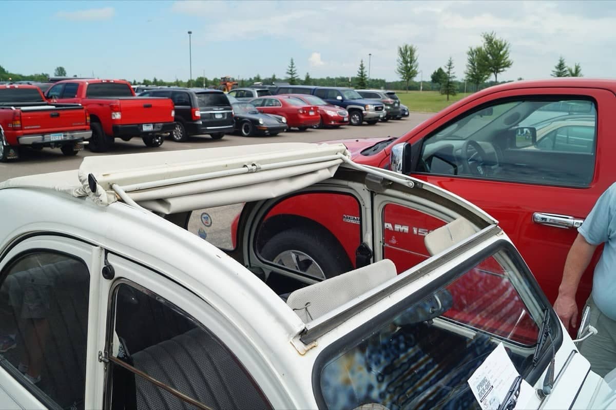 Citroën 2CV: Über 13.000 Enten sind in Deutschland zugelassen, Titelbild