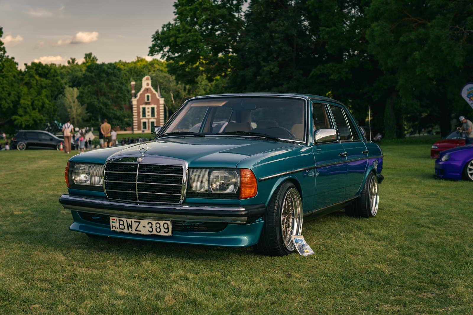 Mercedes-Benz W 123: Die Baureihe, die ewig hält (1976–1986), Titelbild