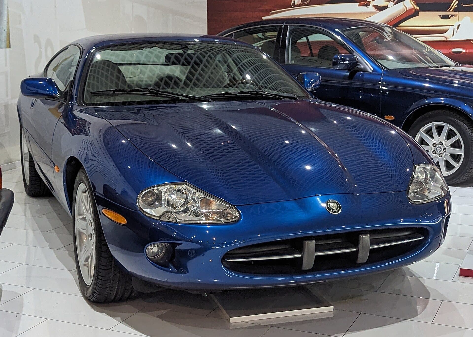 XK8, Titelbild