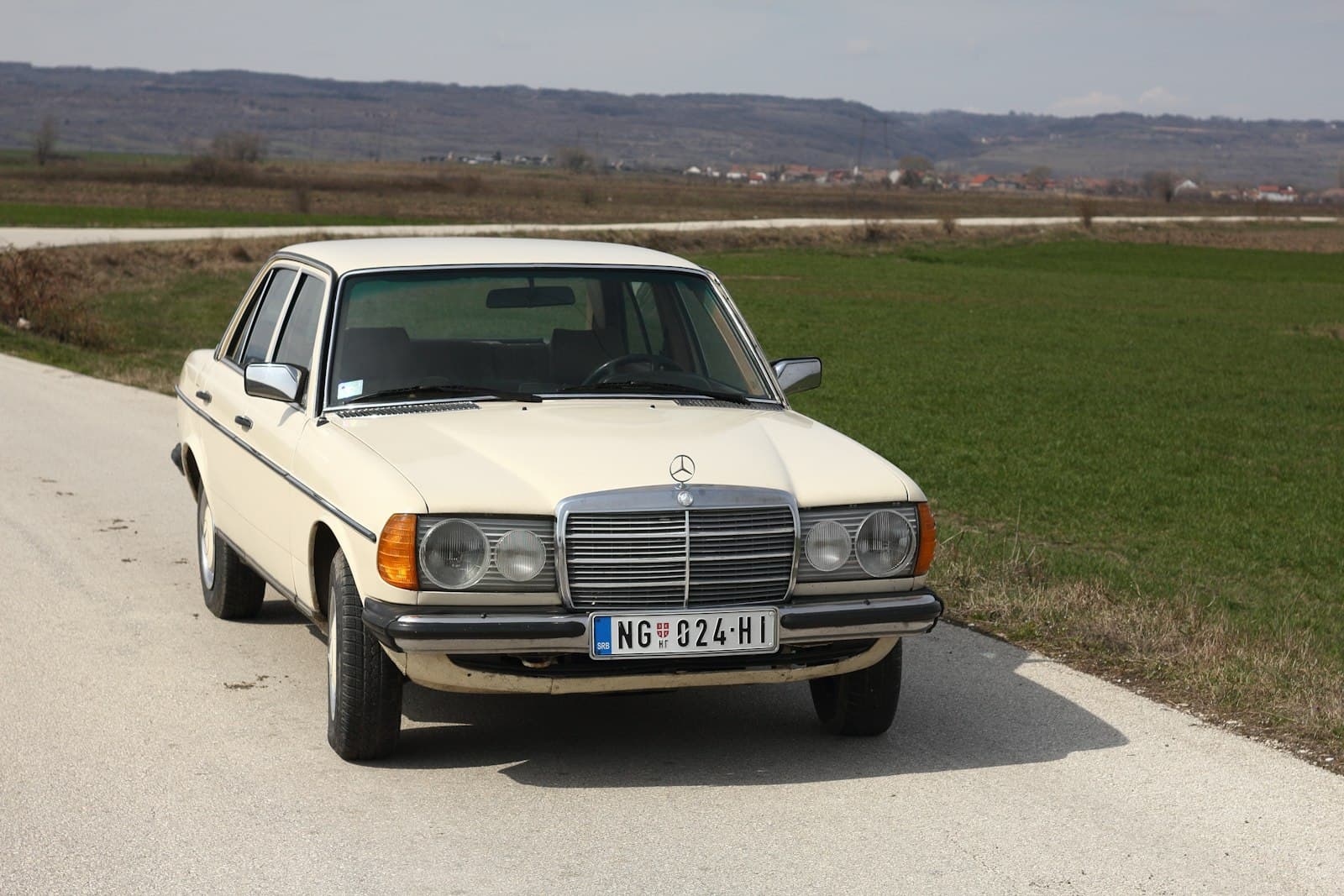 Mercedes W123 kaufen: Welcher Motor, wo er rostet, was er kostet, Titelbild