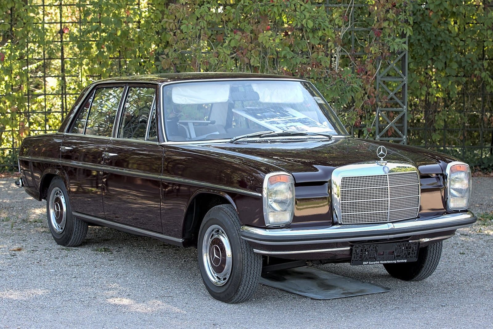 Mercedes Strich-Acht: die typischen Roststellen von W114 und W115, Titelbild