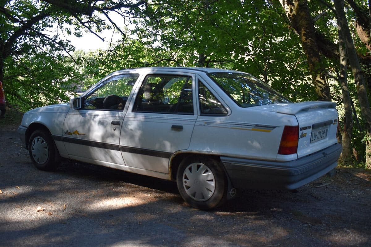 Opel Kadett E als Limousine