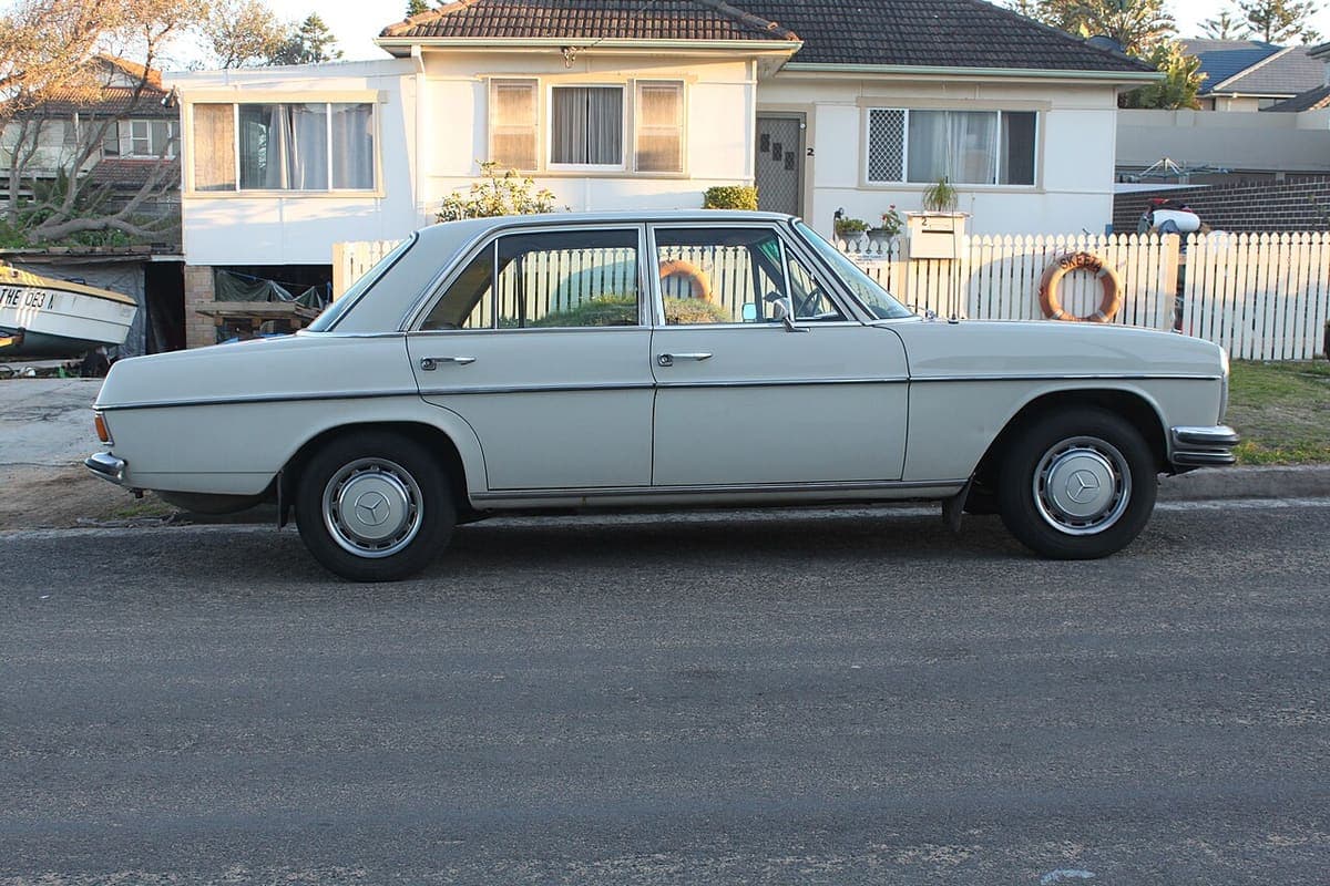 Mercedes-Benz W114/W115 als Limousine