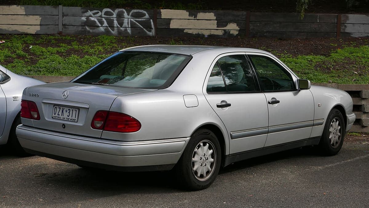 Mercedes-Benz W210 als Limousine