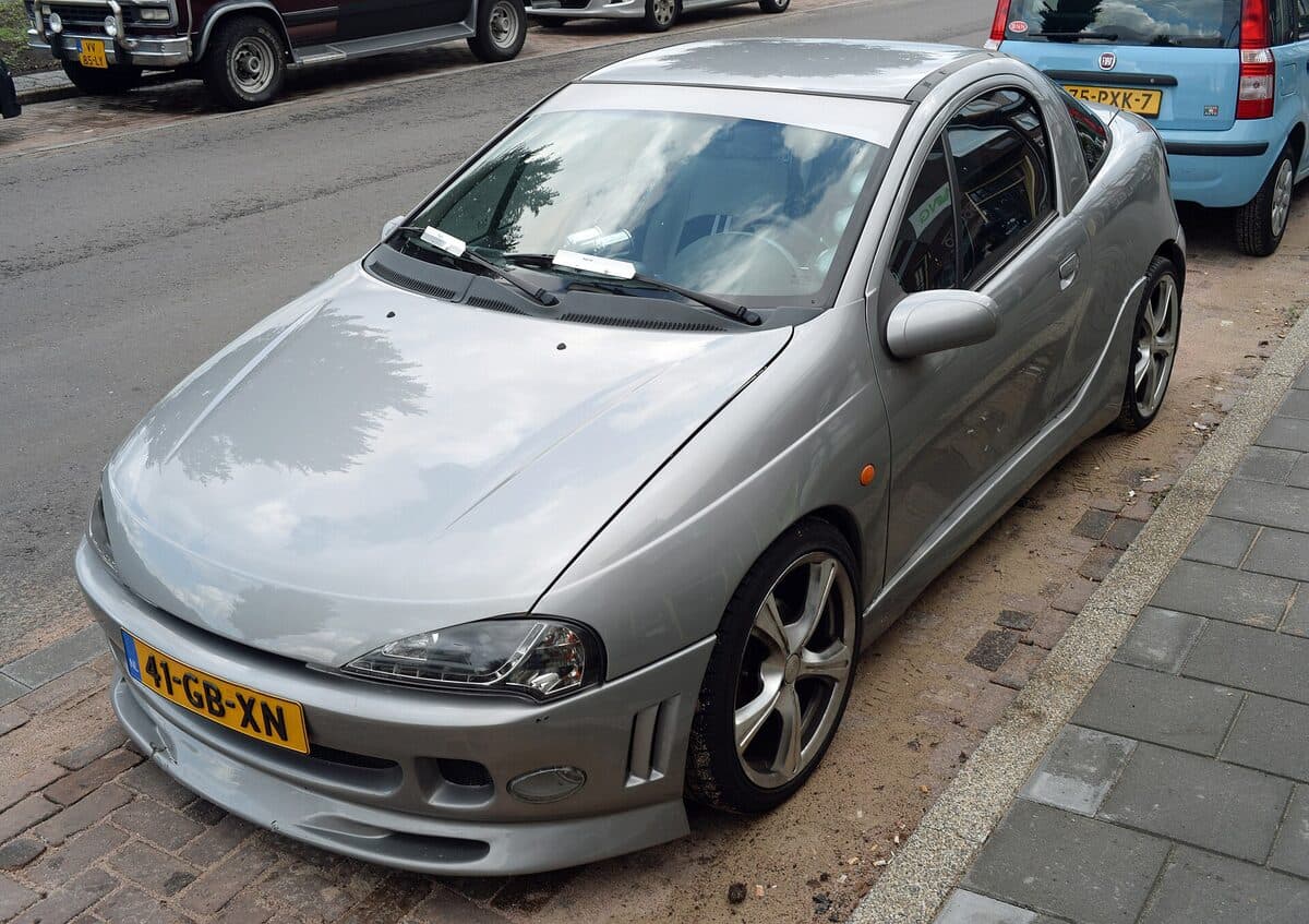 Opel Tigra A, Modellporträt