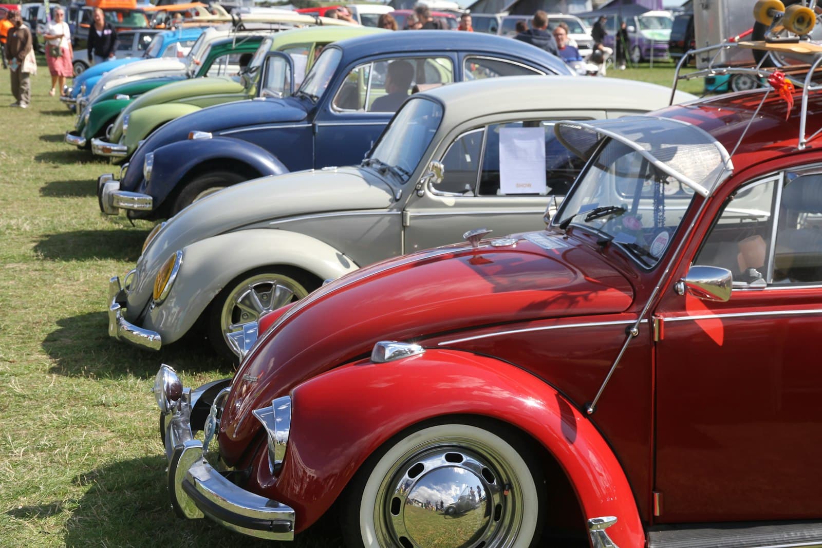 Le Bug Show in Spa: Käfer auf der Rennstrecke der Ardennen Le Bug Show in Spa: Käfer auf der Rennstrecke der Ardennen, Titelbild