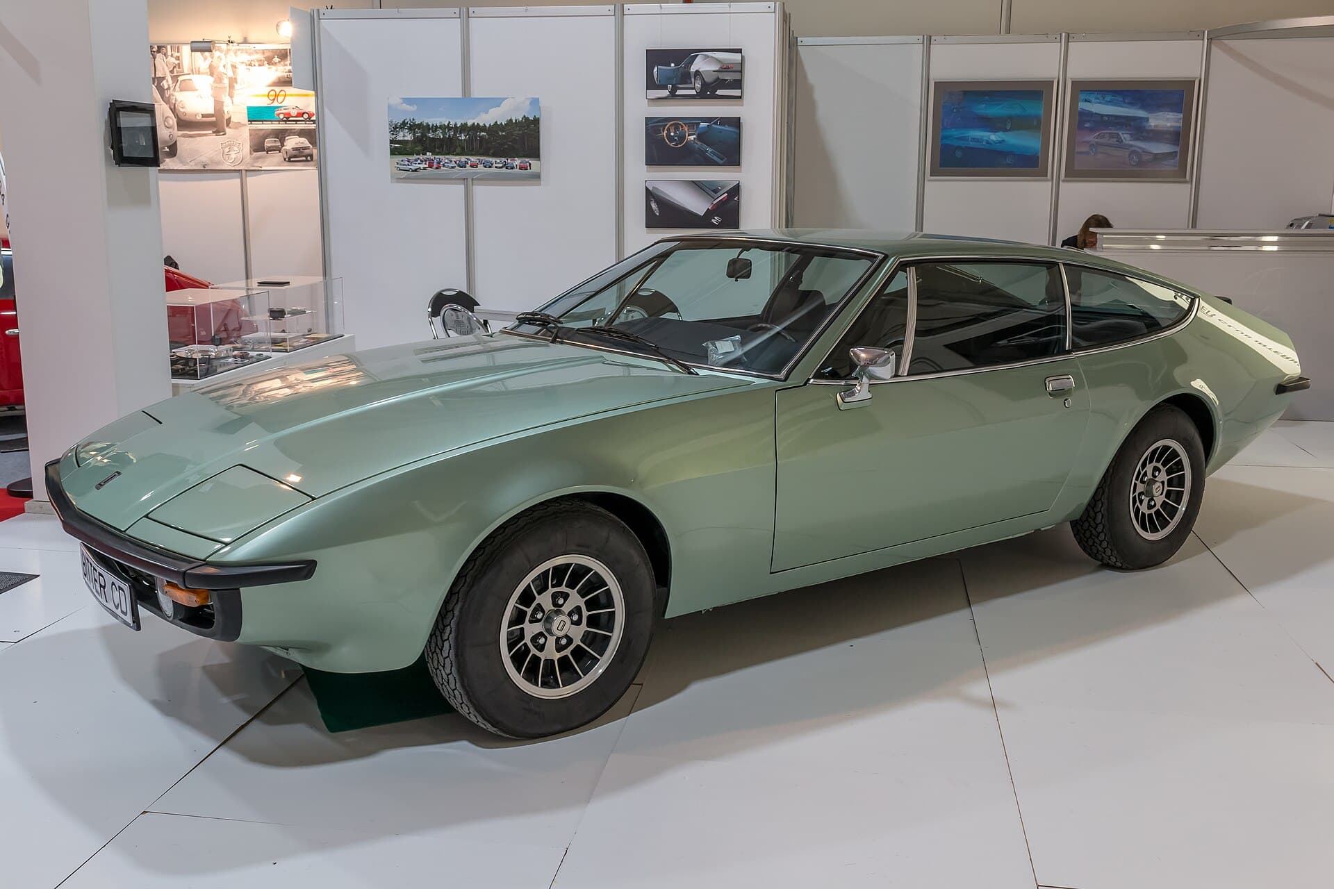Ein Bitter CD auf der Techno-Classica 2018 in Essen. Unter dem Blech steckt ein Opel Diplomat B. Foto: Matti Blume, Wikimedia Commons, CC BY-SA 4.0, skaliert. Ein grüner Bitter CD auf der Techno-Classica in Essen