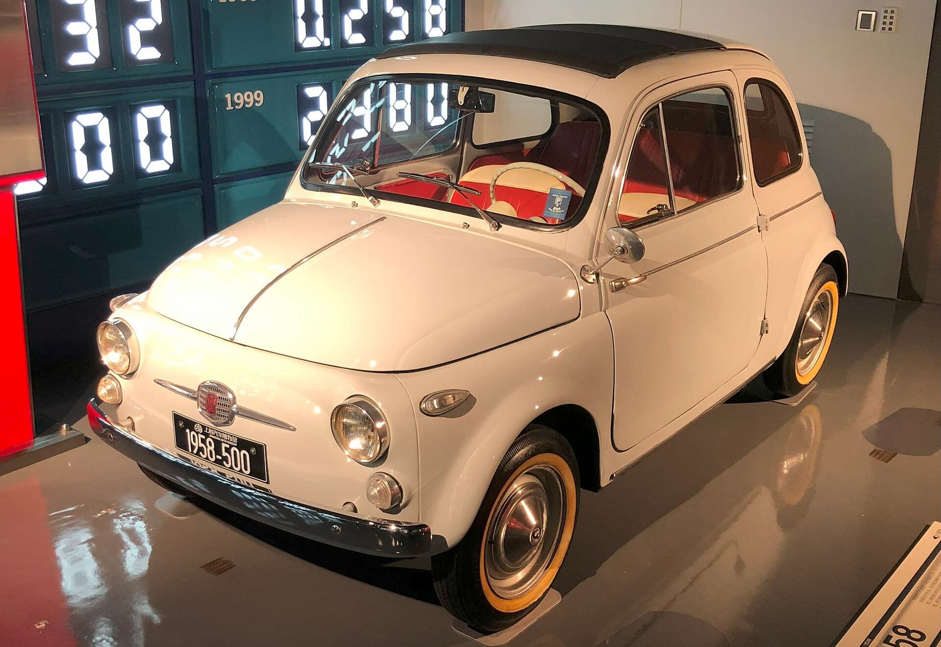 Der Nuova 500: 2,97 Meter, Faltdach, Zweizylinder im Heck, das Auto Italiens. Ein Fiat Nuova 500