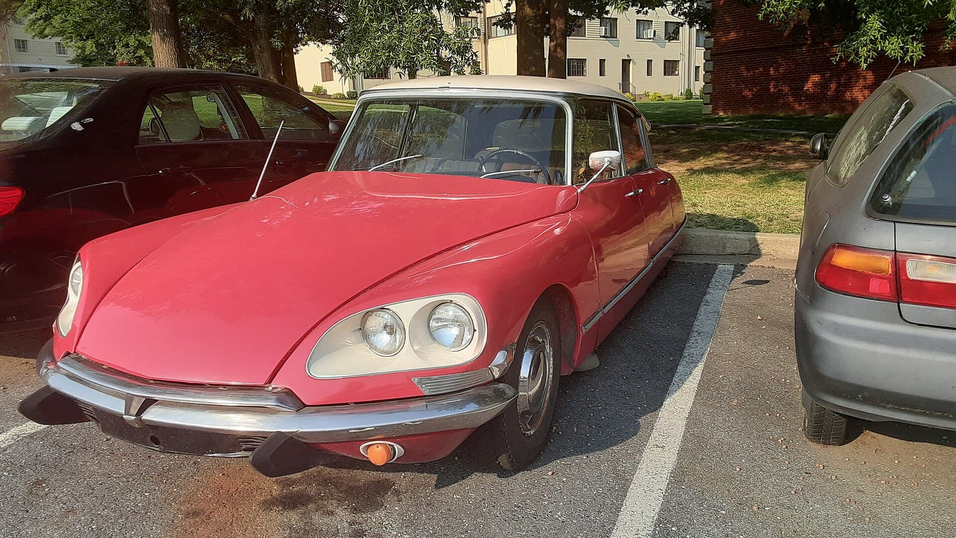 Die DS: Flaminio Bertonis Form, die Hydropneumatik darunter, die Göttin. Eine Citroën DS