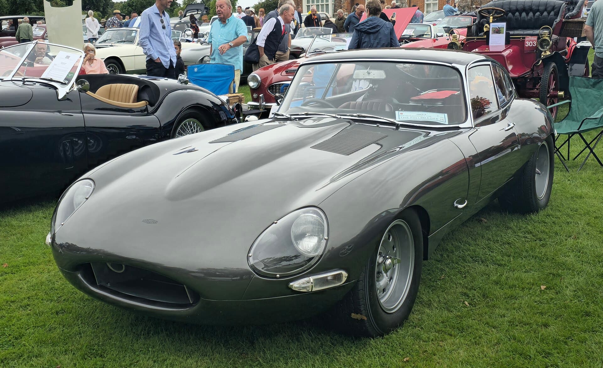Der E-Type: Malcolm Sayers Form, die Technik aus Le Mans, das schönste Auto der Welt. Ein Jaguar E-Type