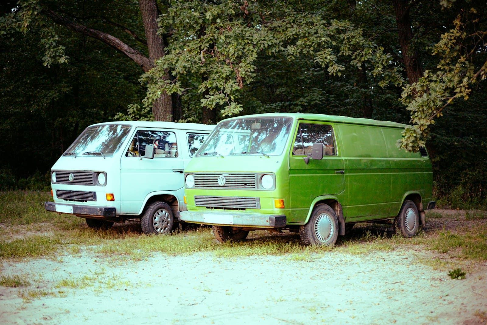 Der T3: mit Aufstelldach die Szene, mit Hochdach der Alltag. Ein VW T3