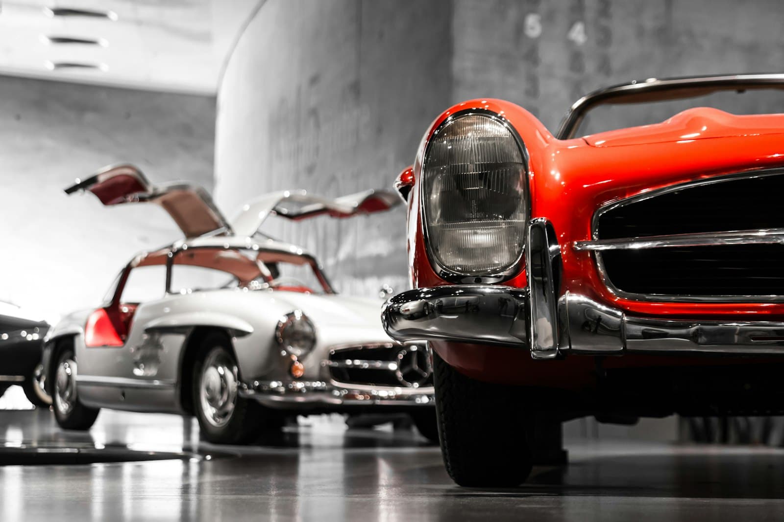 Die Halle kostet, die Versicherung kostet, die Zeit kostet, und der Wagen steigt vielleicht. Klassiker in einer Halle