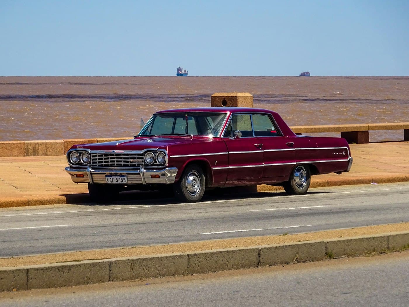 Zum Treffen und zurück: Das 07er erlaubt die Fahrten, die den Oldtimer ausmachen. Ein Klassiker am Wasser