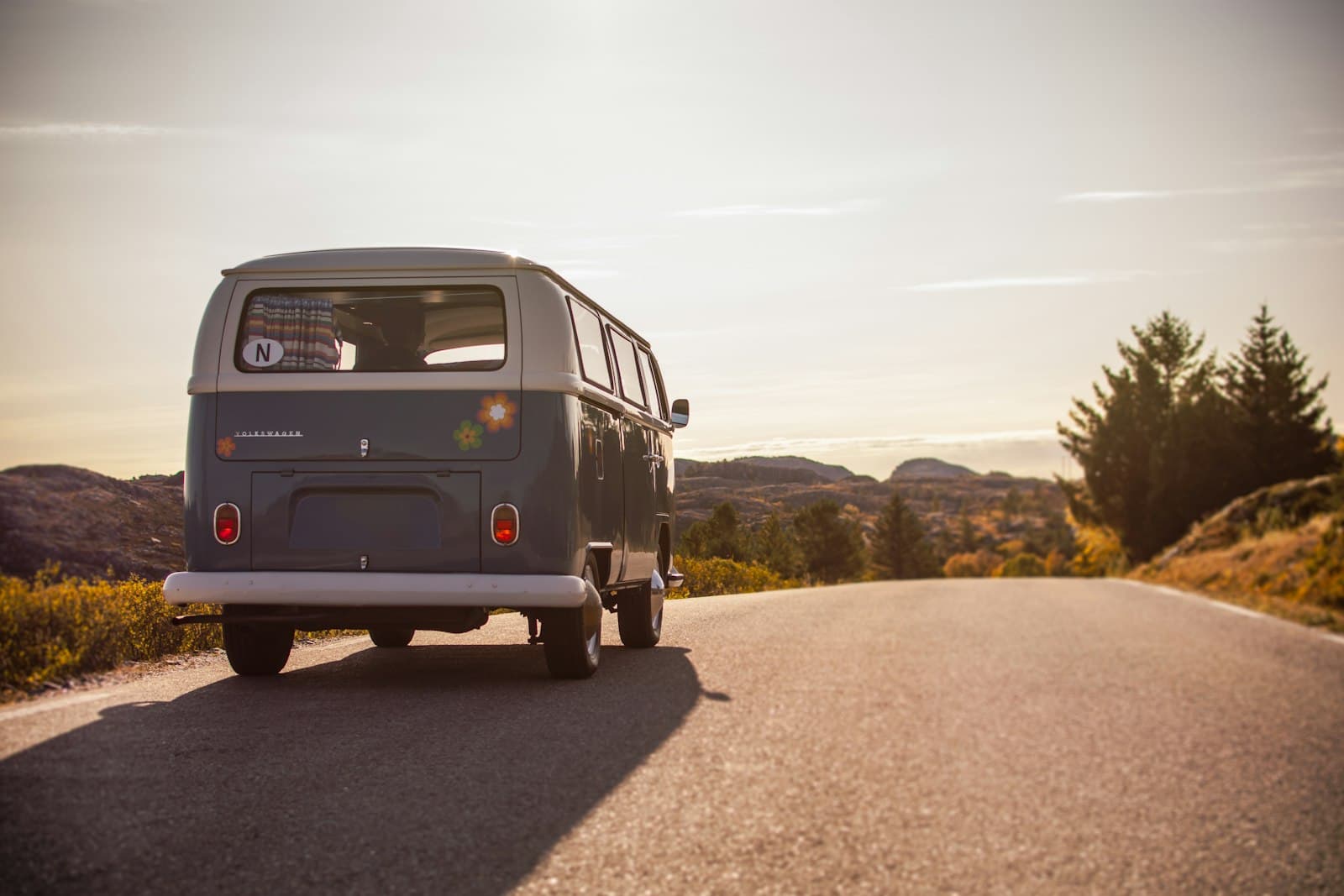 Der Samba: Dachrandfenster, Faltdach, 2 Farben, das Sondermodell. Ein VW T1 Samba