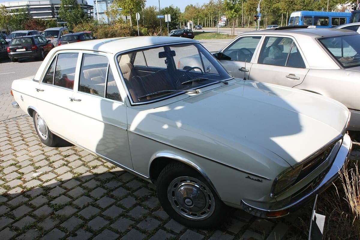 Audi 100 C1 als Limousine Audi 100 C1 als Limousine