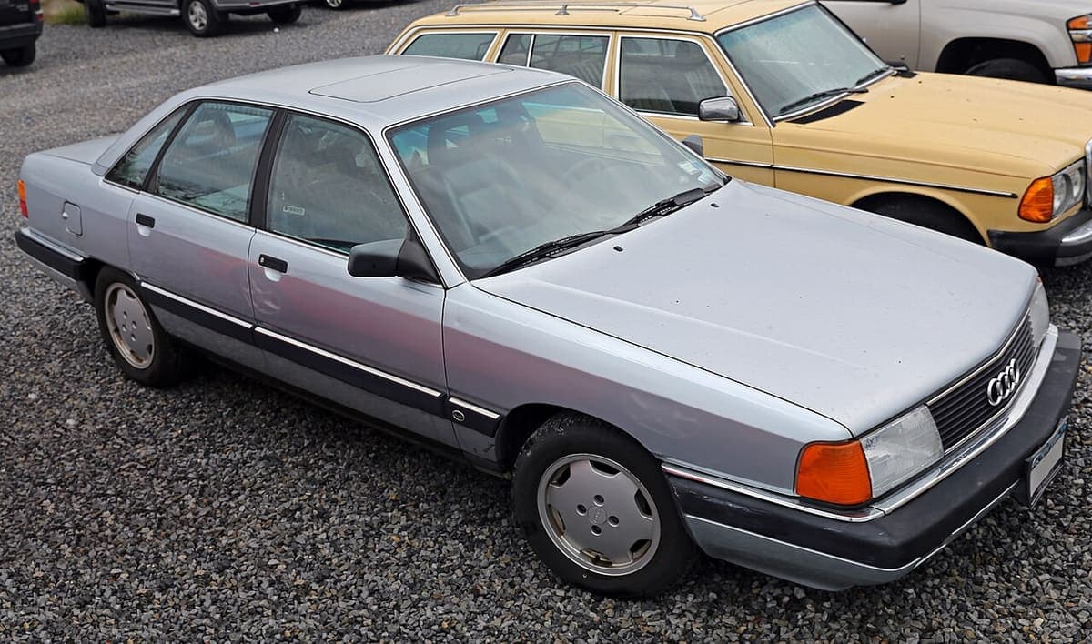 Audi 100 C3 als Limousine Audi 100 C3 als Limousine
