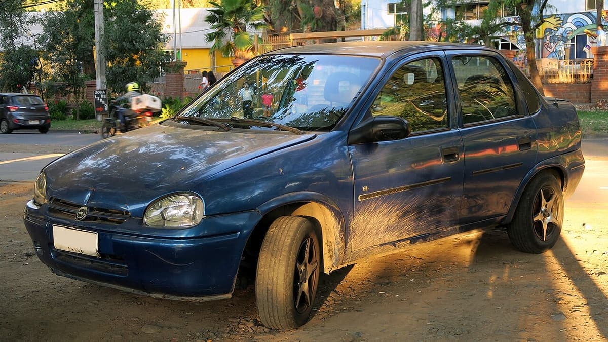 Opel Corsa B als Limousine Opel Corsa B als Limousine