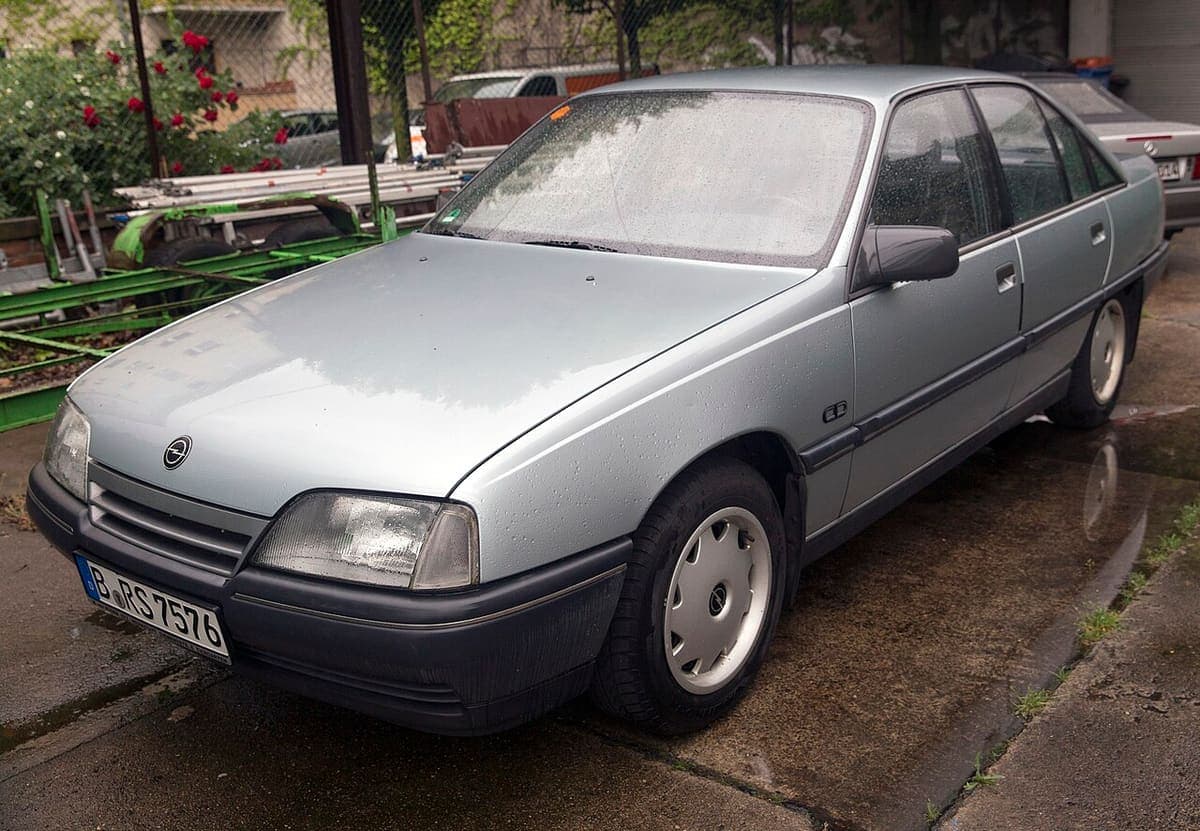 Opel Omega A als Limousine Opel Omega A als Limousine