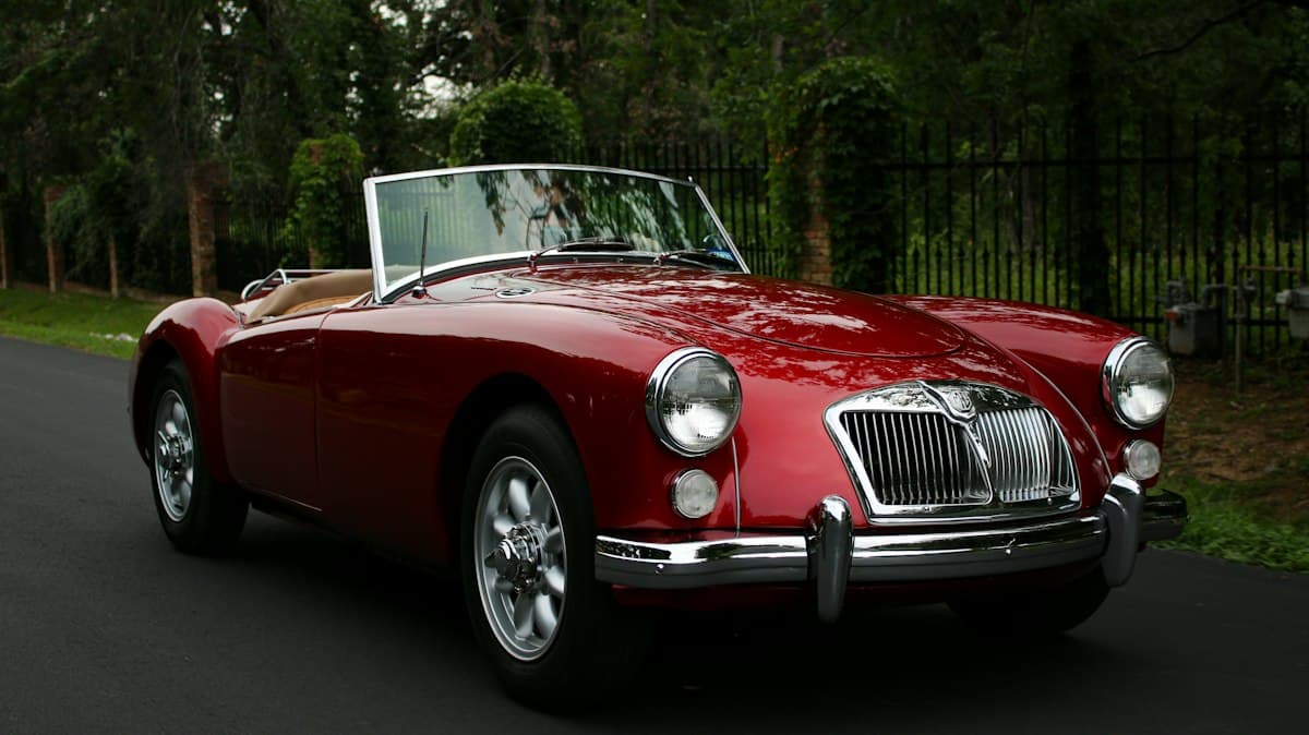 MG MGA MG MGA, Modellporträt