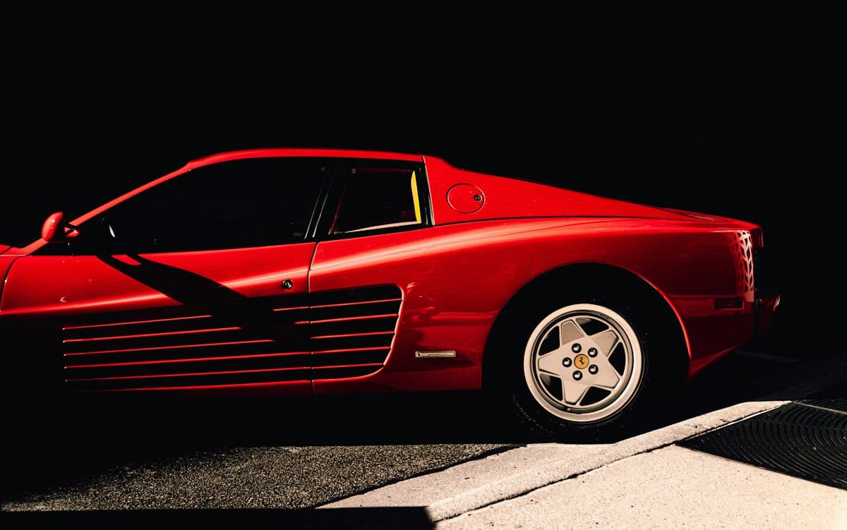 Ferrari Testarossa: Der Zwölfzylinder mit den Lamellen (1984–1996) Ferrari Testarossa: Der Zwölfzylinder mit den Lamellen (1984–1996), Bild zum Zitat